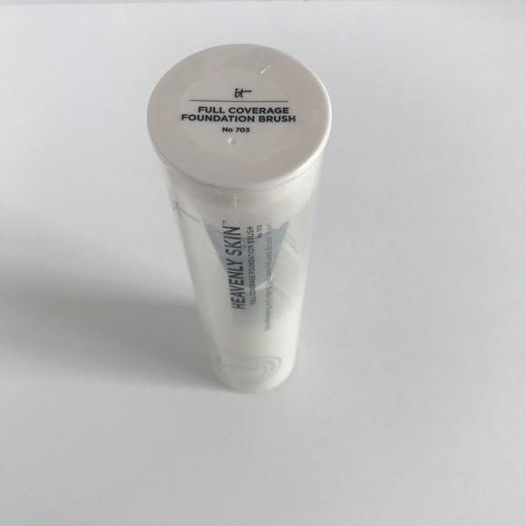 COPY - It Cosmetics Foundation Brush - Heavenly Skin 703 - Picture 6 of 10